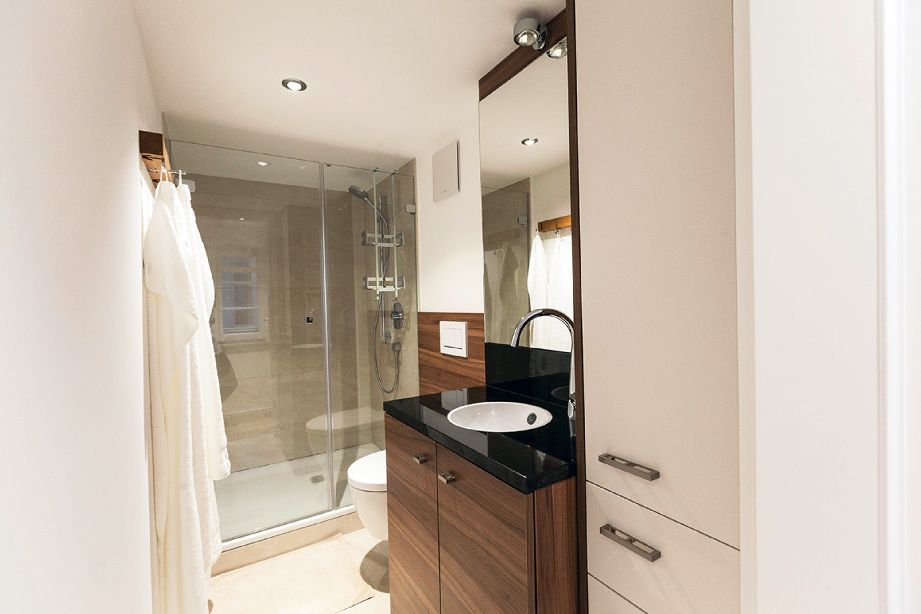 Apartment 1 – modernes Badezimmer