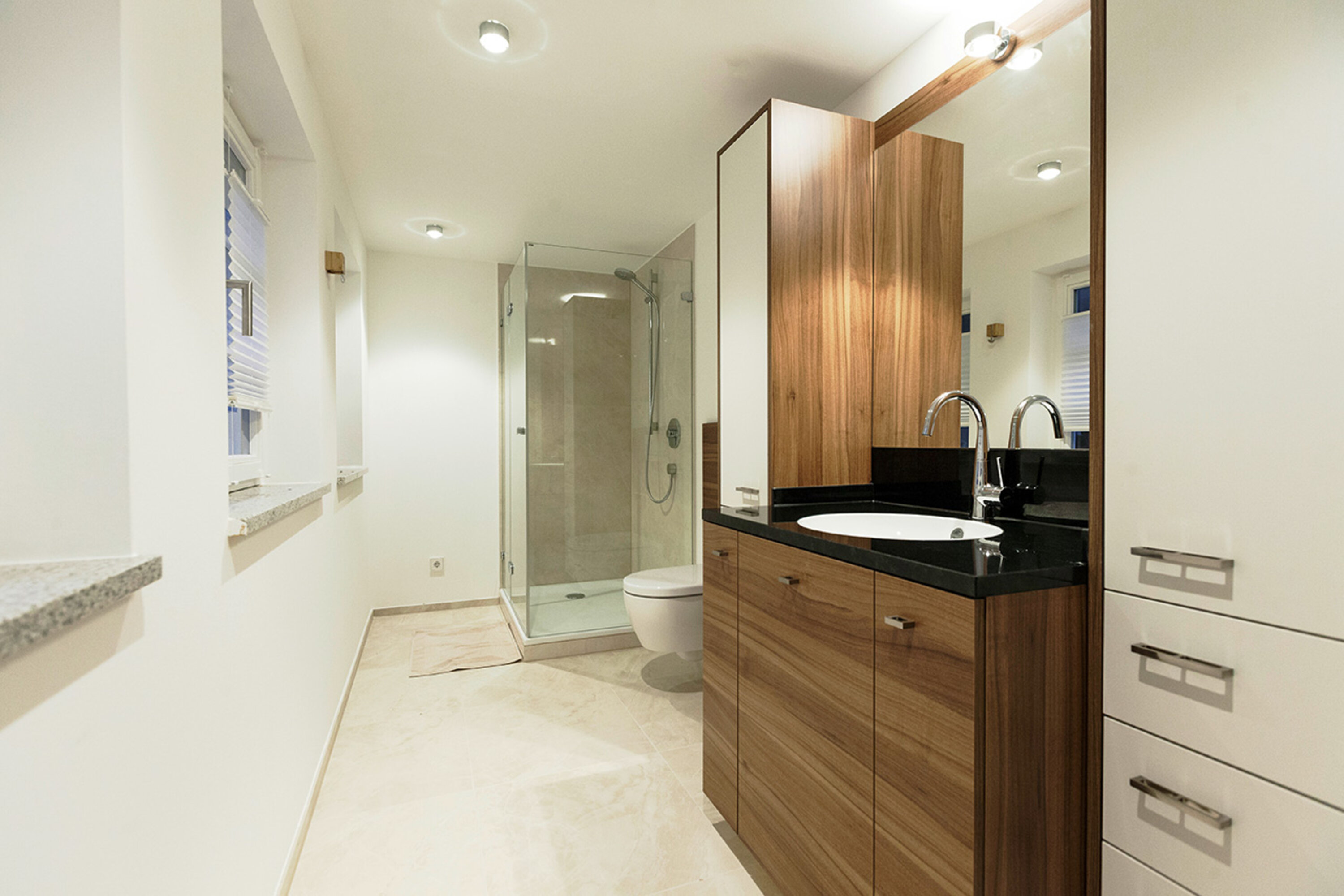 Apartment 3 – großes, modernes Badezimmer