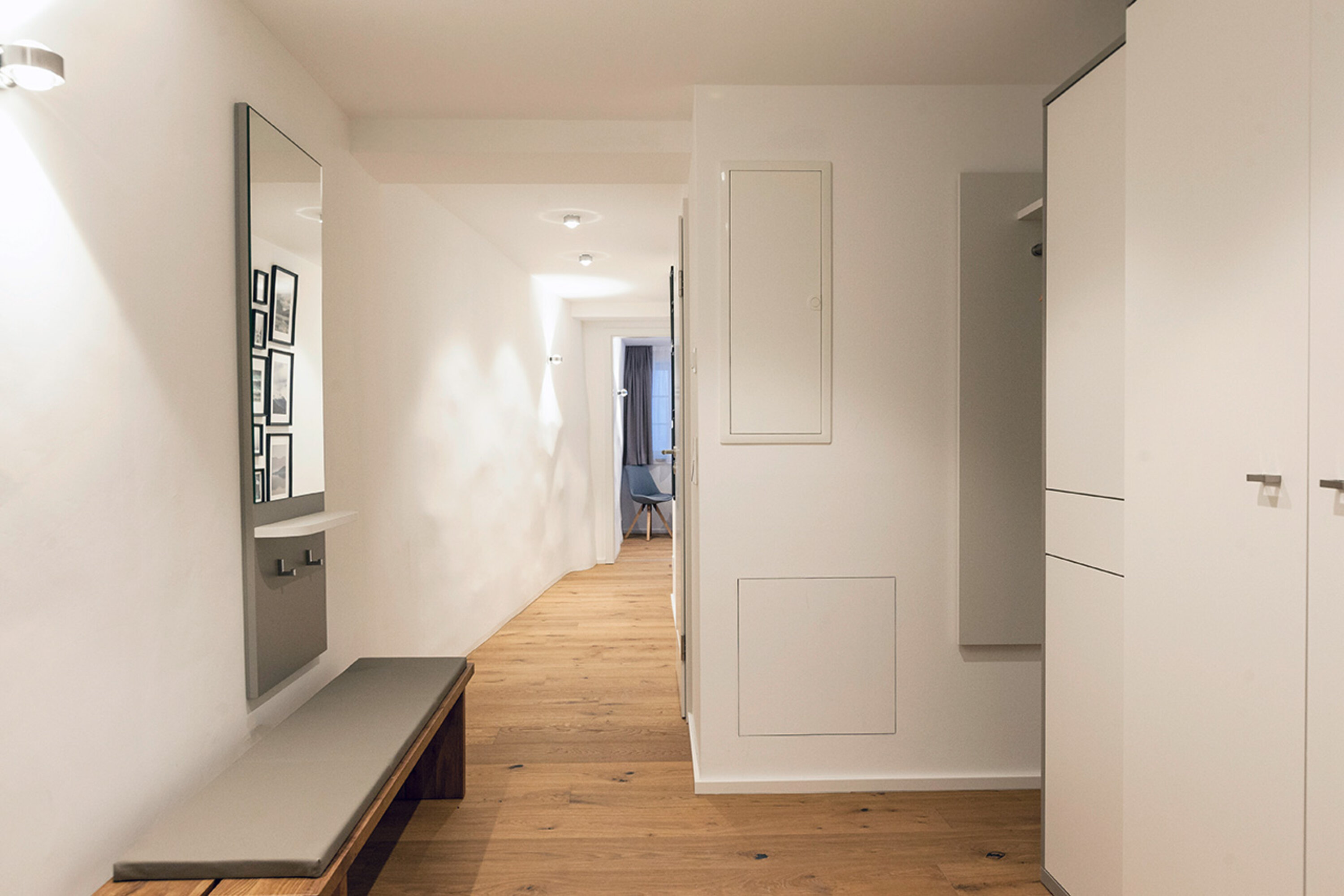 Apartment 4 – Flur mit Schränke